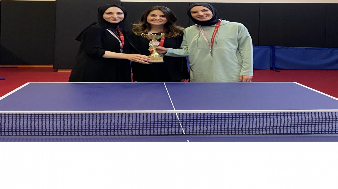 Kadın masa tenisi takımımız il geneli kurumlar arası turnuvada 2. oldu.